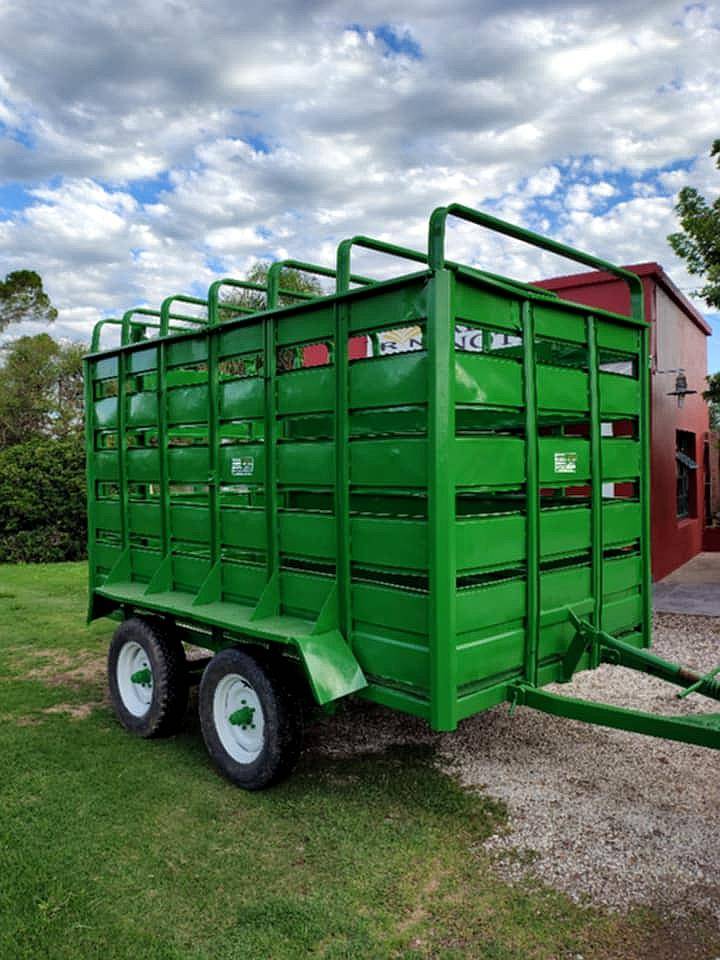 Jaula Vaquera de 4 X 1.90. Lanza Regulable.