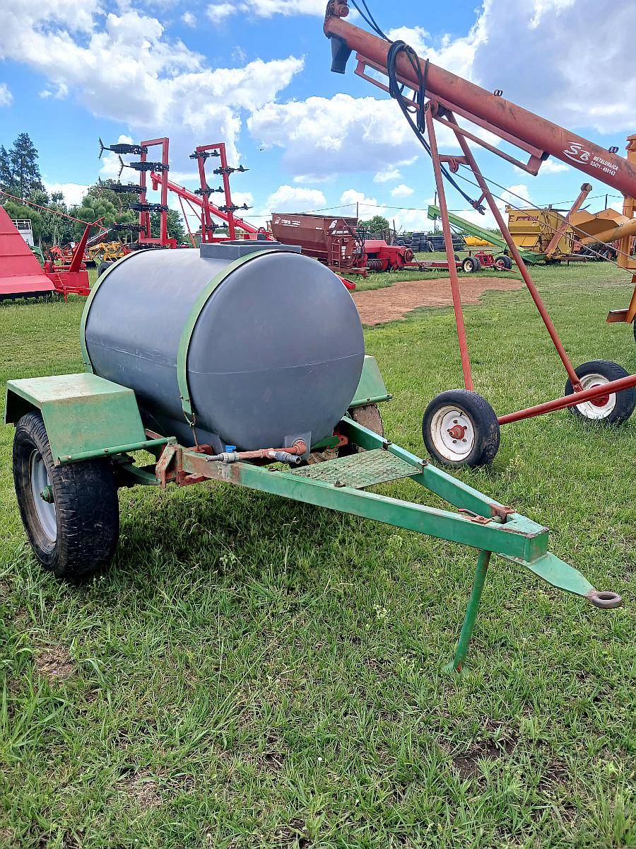 Tanque Plástico de 1.000 Lts con Chasis