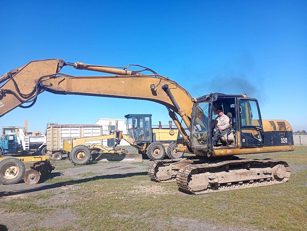 Retroexcavadora Caterpillar 320 C año 2006