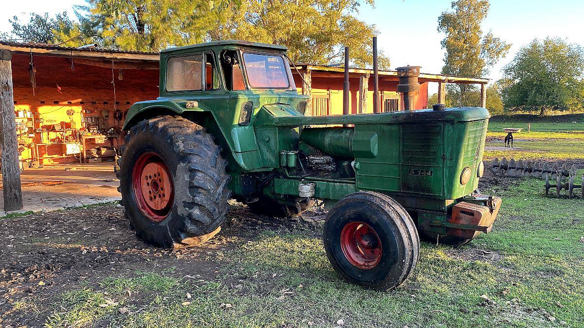 Tractor Deutz 144 con Rastra Excéntrica