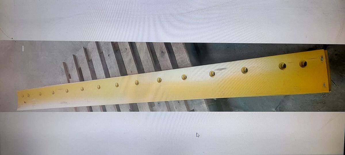 Cuchilla Motoniveladora de 7 Pies X 6 X 5/8 (15aguj)
