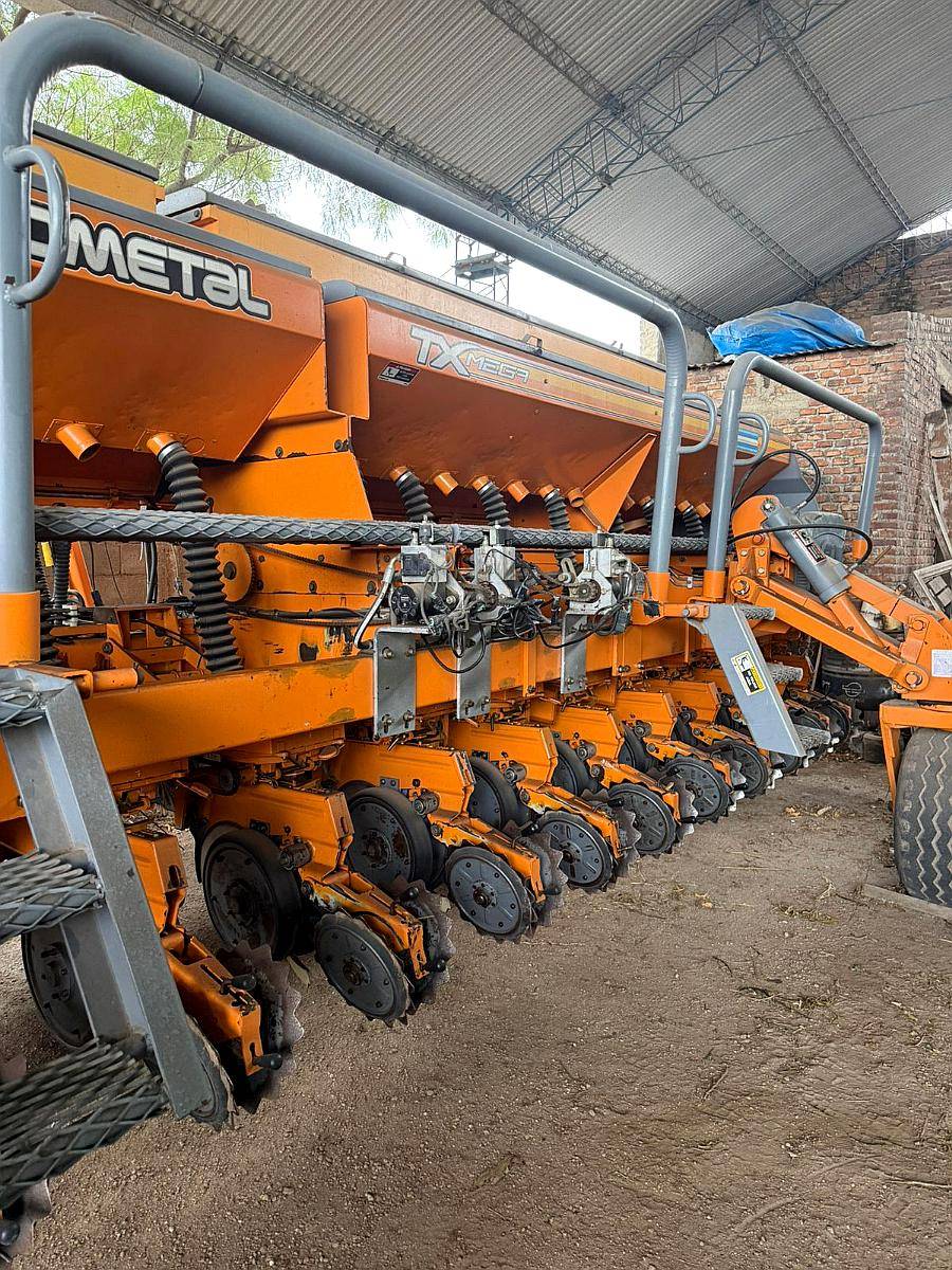 Agrometal TX Mega 2042 Doble Fertilización, año 2013
