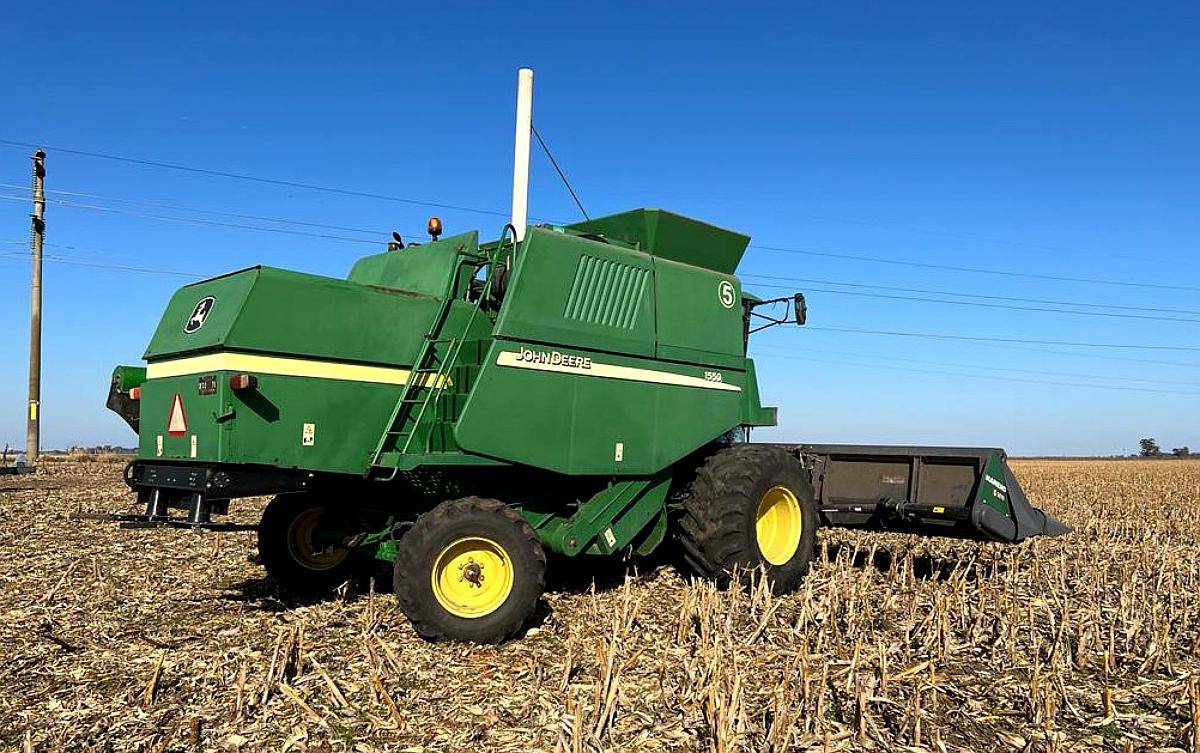 Cosechadora John Deere 1550 2008 - Plat 625 - Trabajando