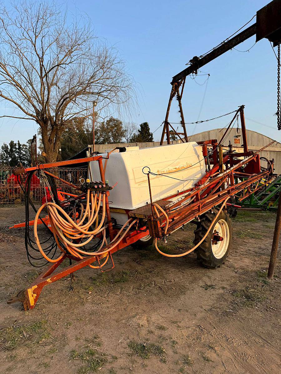 Pulverizador Cinal-for de 2000 Litros con Rodado Fino