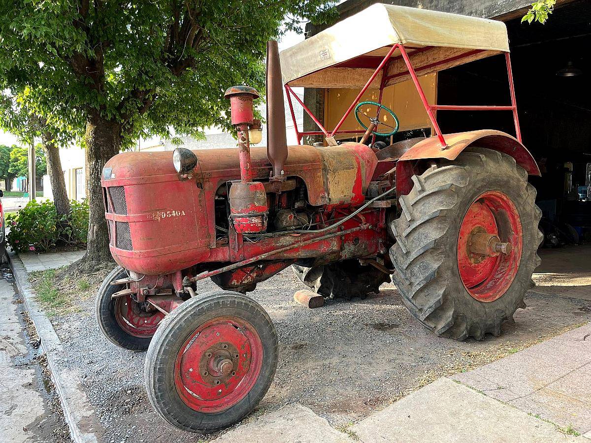 Tractor Fahr 4 Cilindros con Hidraulico