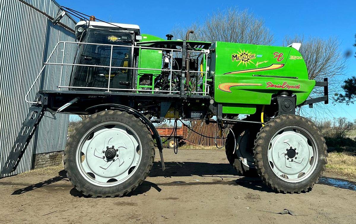 Pulverizadora Metalfor 3200 SE 2013 - 36m Piloto 6.800 Hs