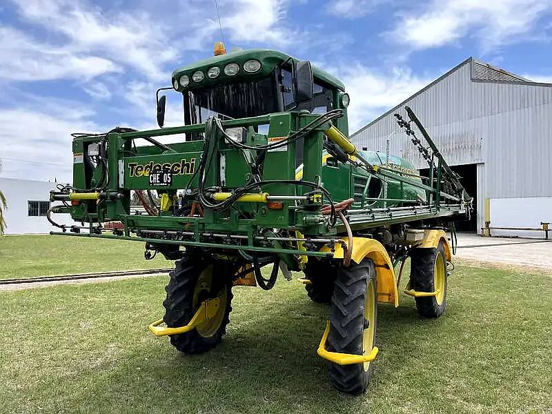 Pulverizadora Tedeschi Modelo 2600 BD