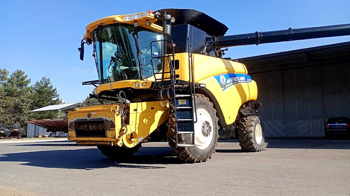 New Holland Cr7.90, con Draper Maizco 45pies