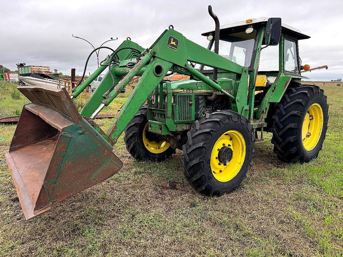 John Deere 5400 con Pala