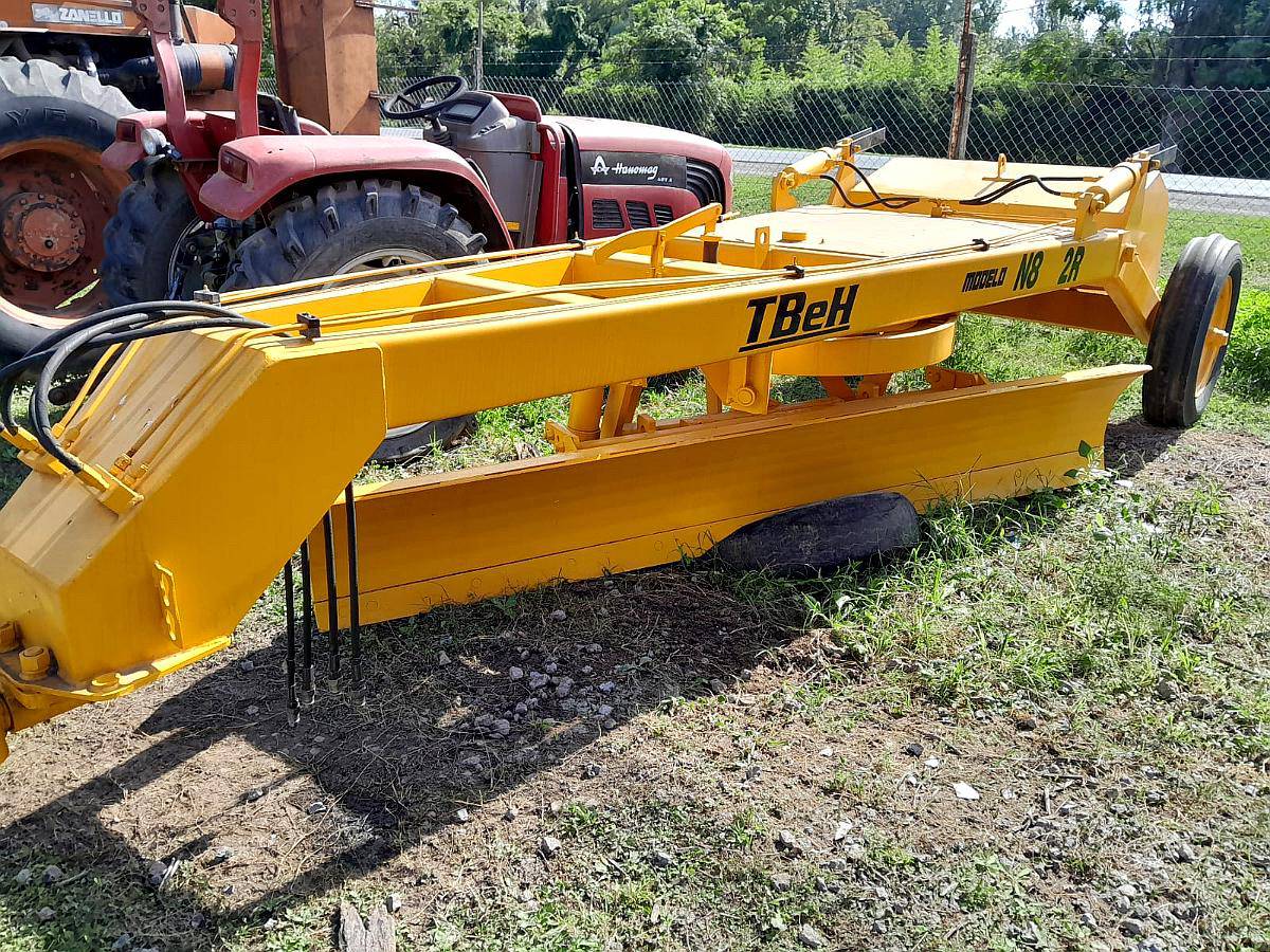 Niveladora de Terreno Marca Tbeh de 3,05 Metros