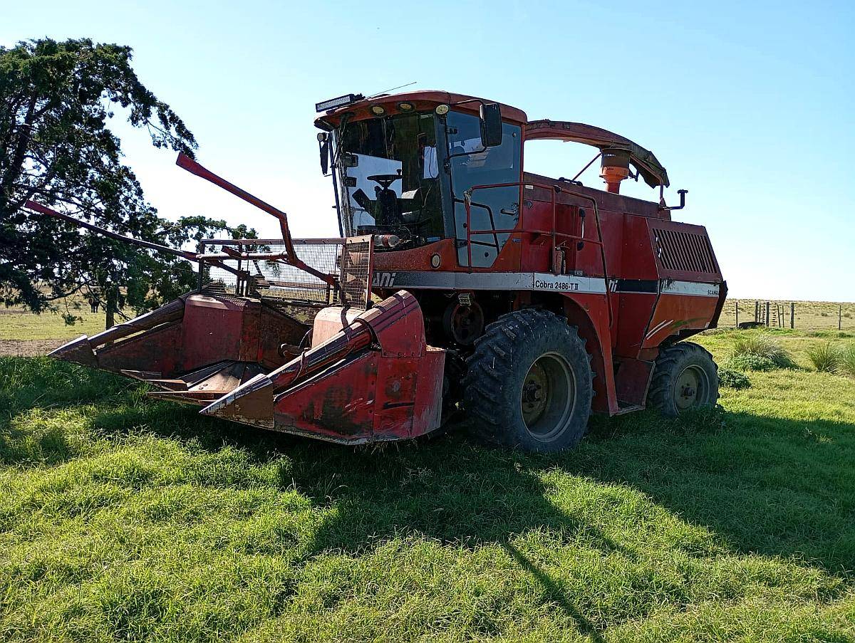 Picadora Marani Cobra 2486 - Motor Scania 330 HP 5 Cilindros