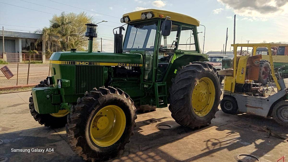 Tractor John Deere 3140