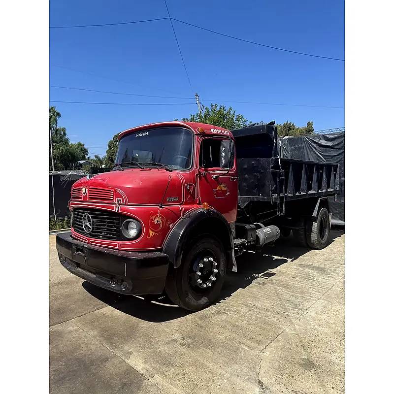 Mercedes Benz 1518 con Volcador