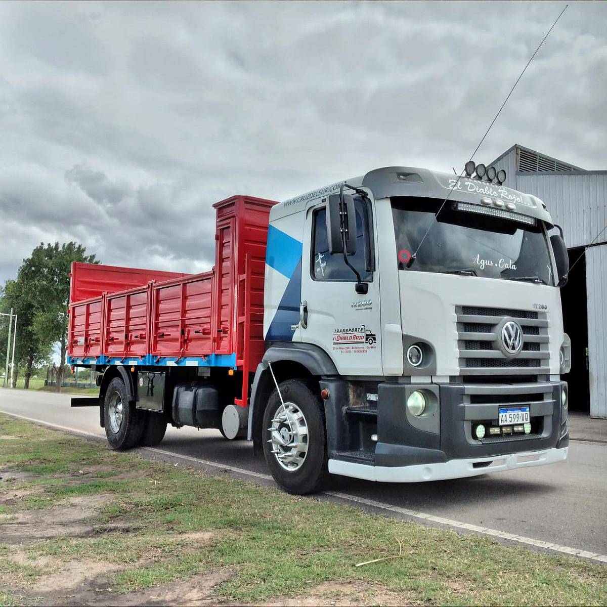 Carrocería Guajardo y Linares B. Volcable