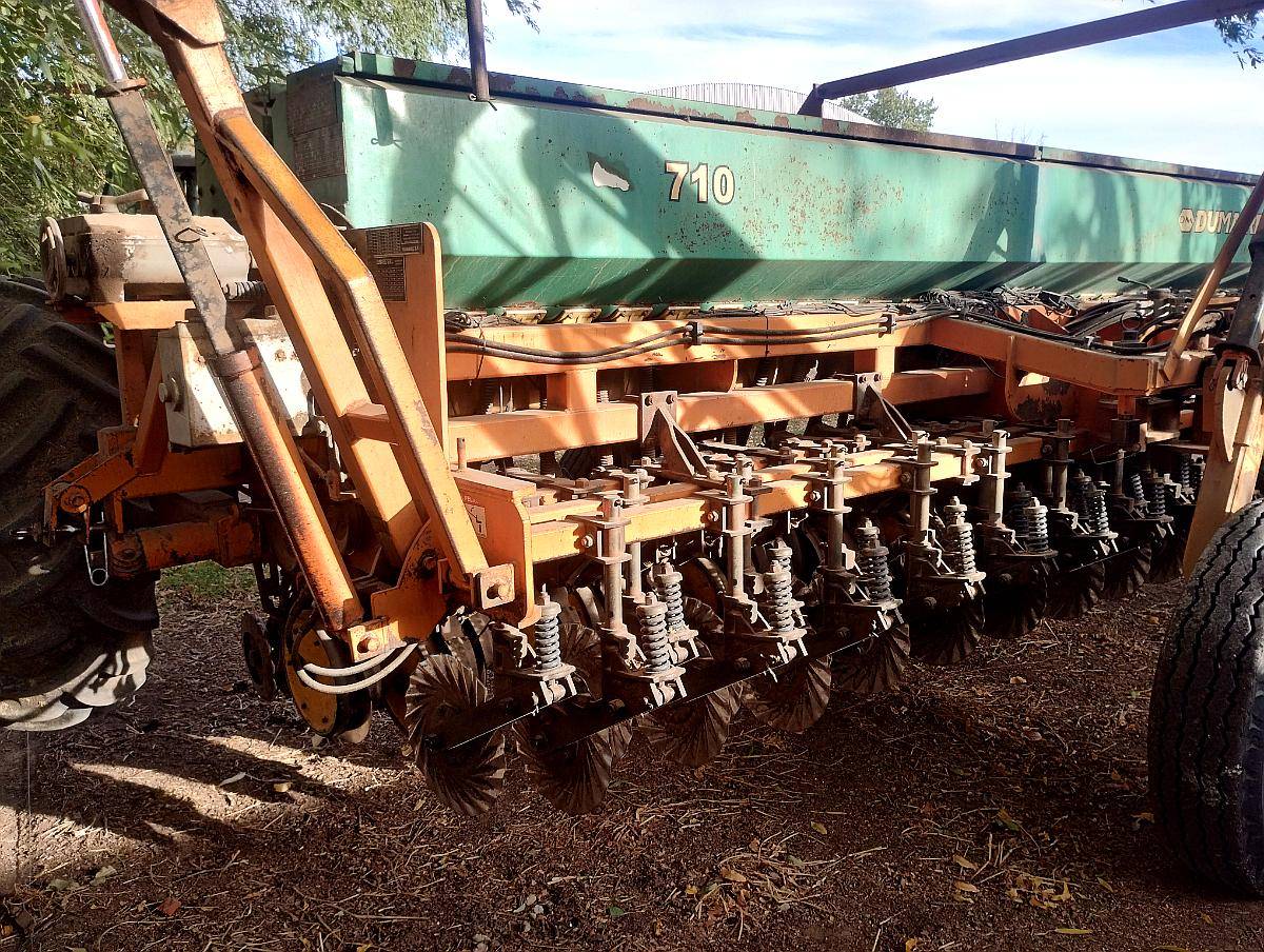 Vendo Sembradora de 27 a 19 Dumaire