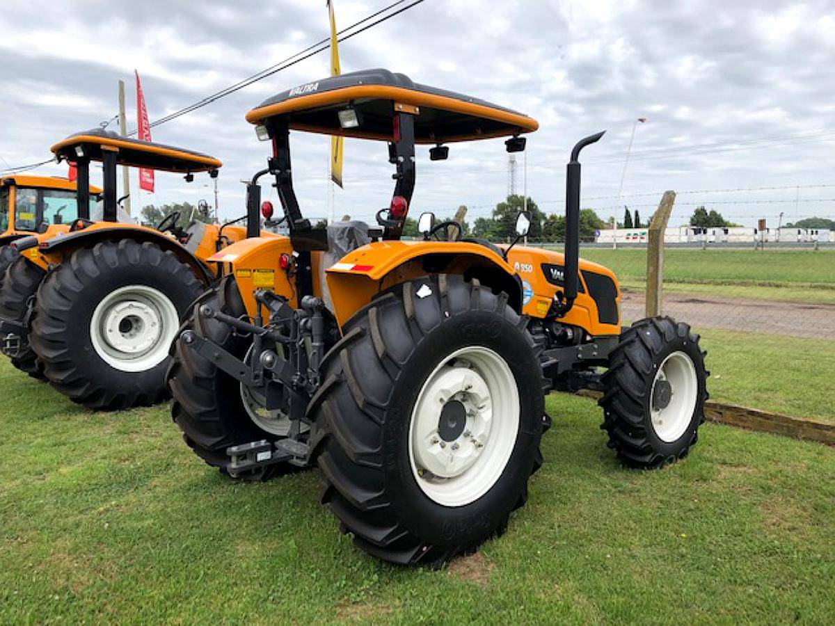 Tractor Valtra A850 con Toldo