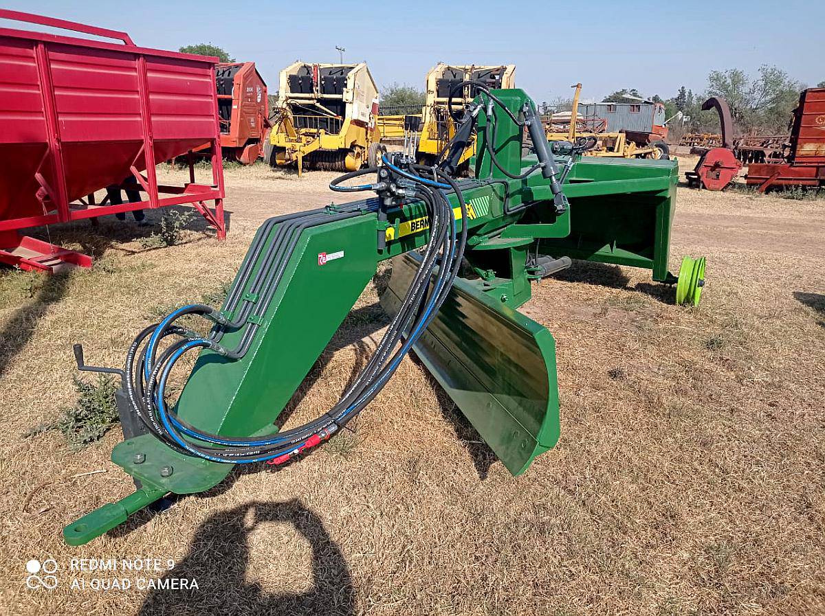 Niveladora de Arrastre 3mt con 5 Hidráulicos Bernardin