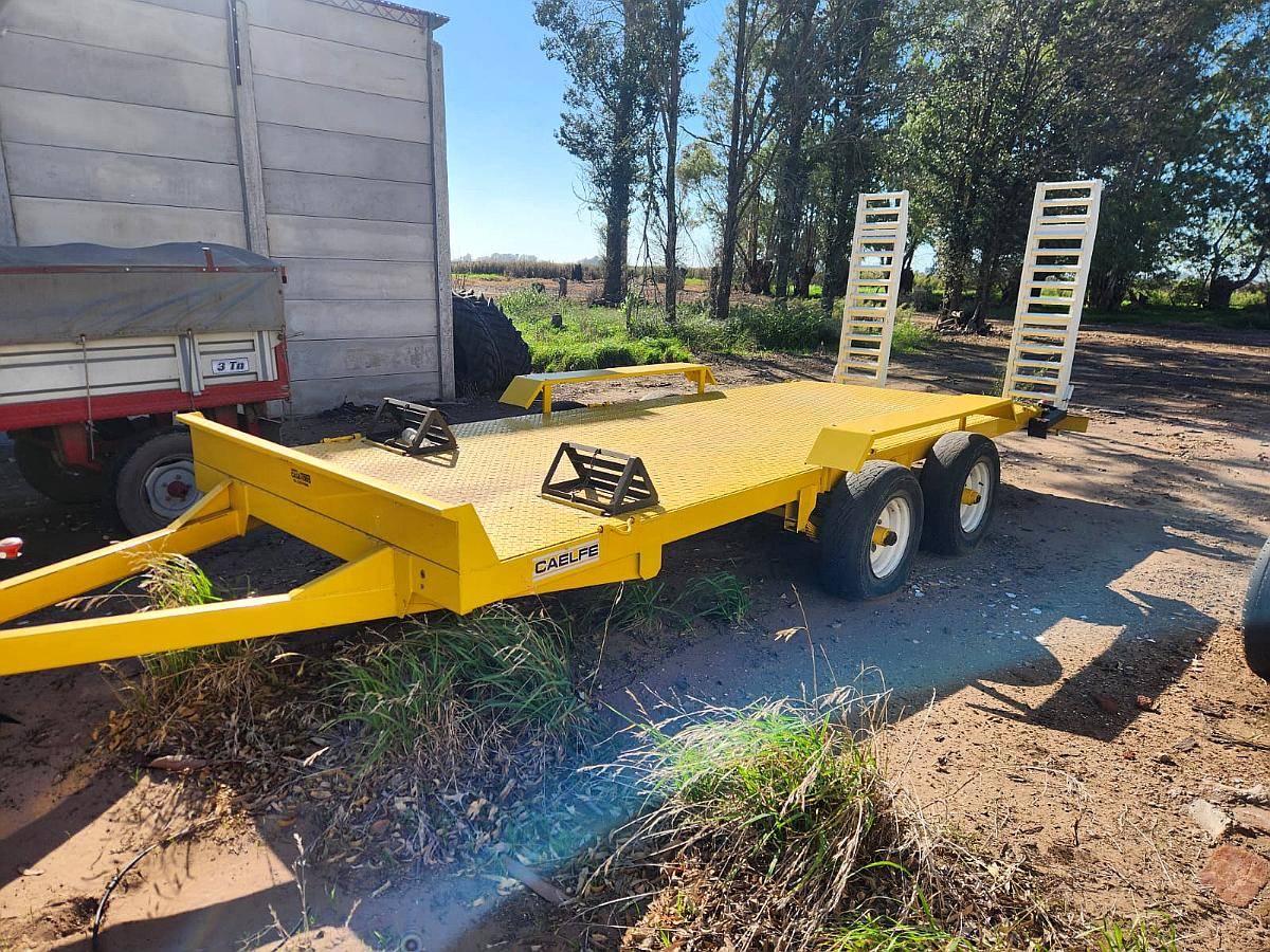Trailer Caelfe Seminuevo con Rampas y Cubiertas