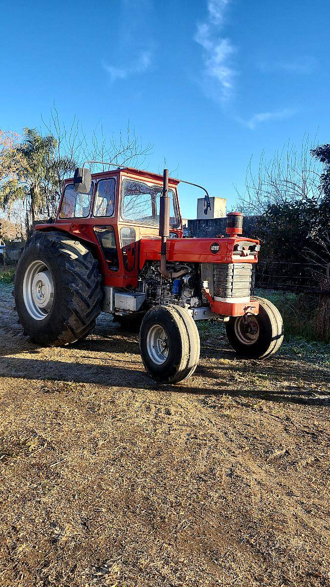 Massey Fergusson 1098 .