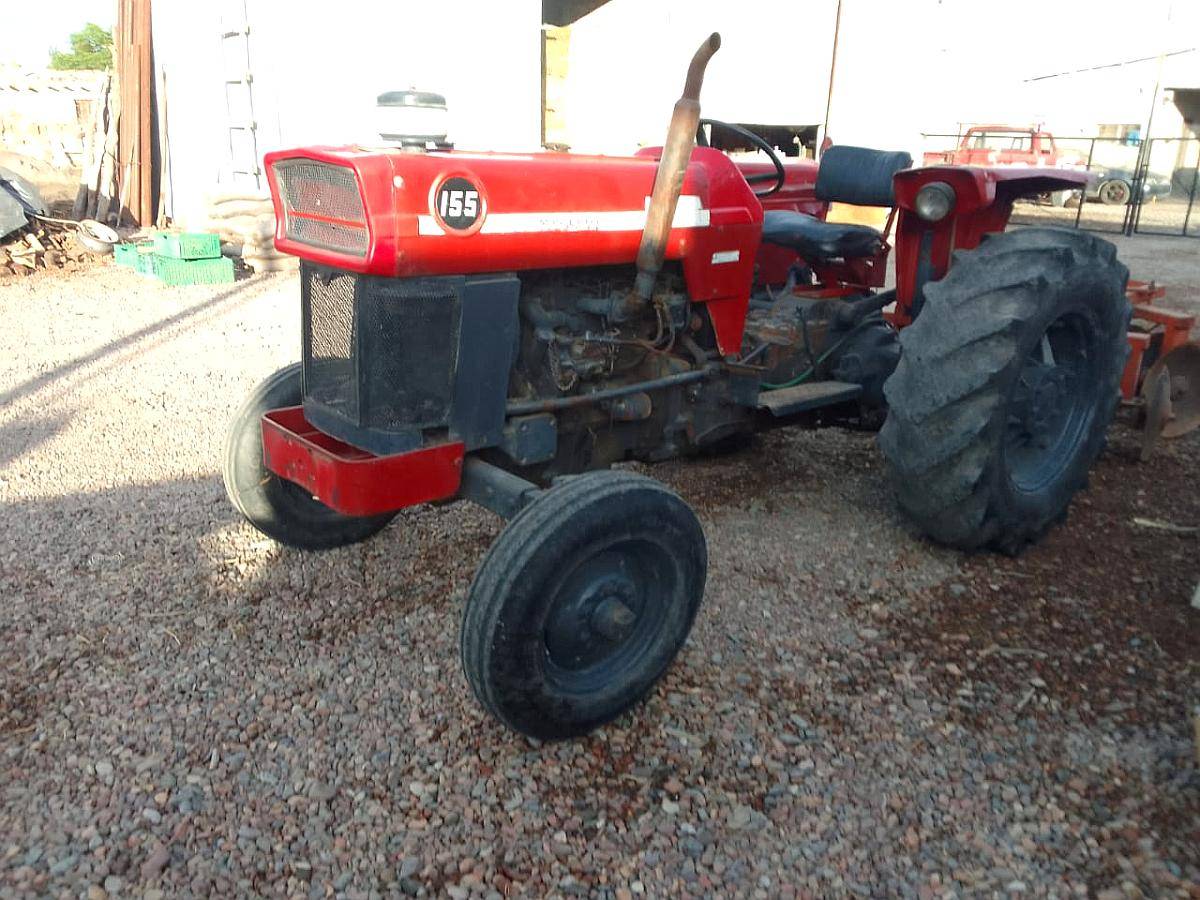 Massey Ferguson 155 .