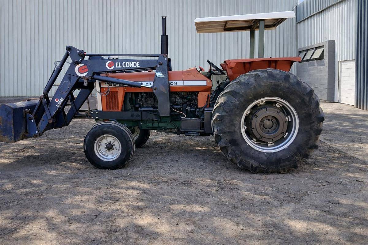 Tractor Massey Ferguson 1195 con Pala Cargadora
