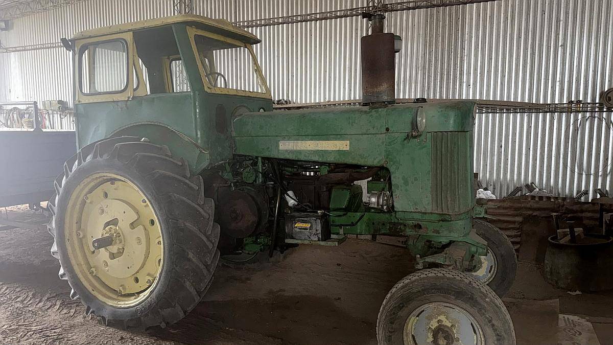 Tractor John Deere 730