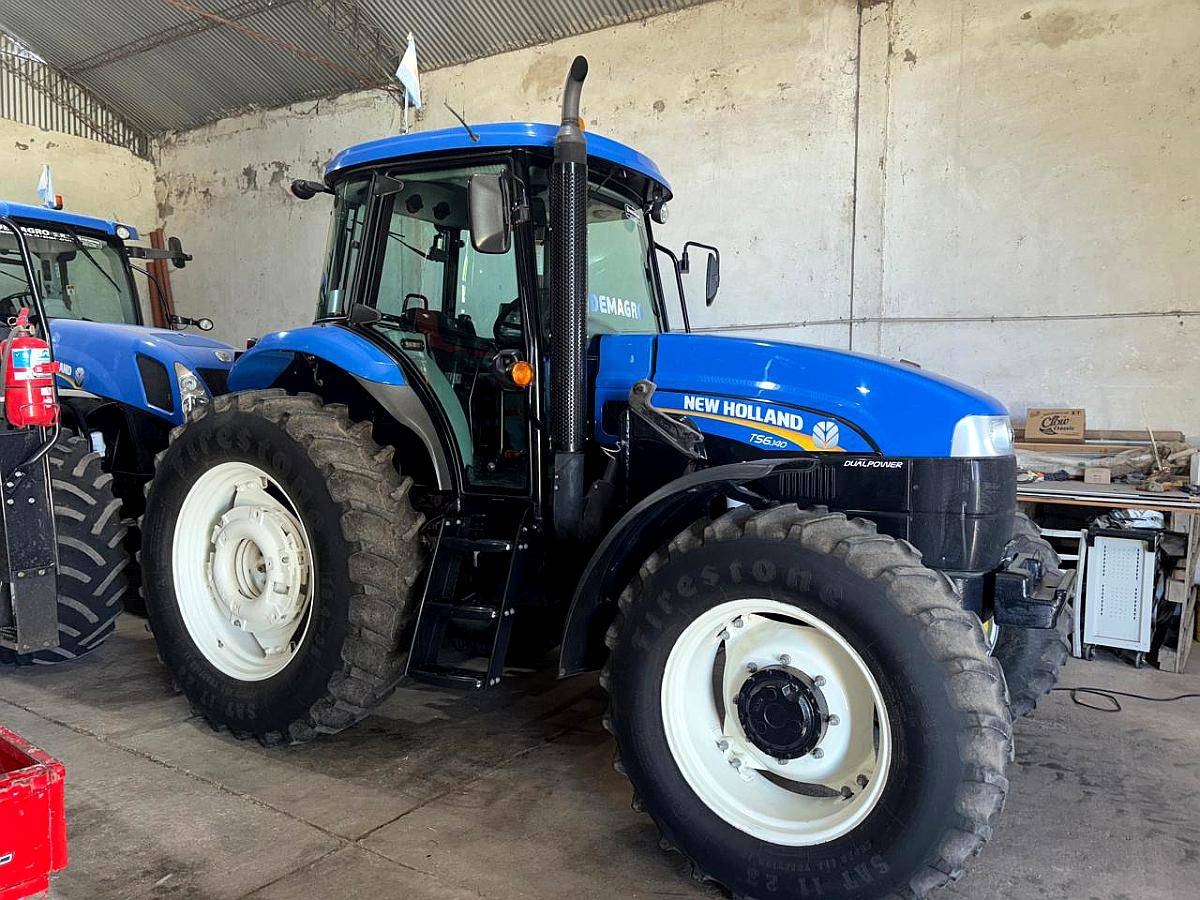 Tractor New Holland 6140 año 2013
