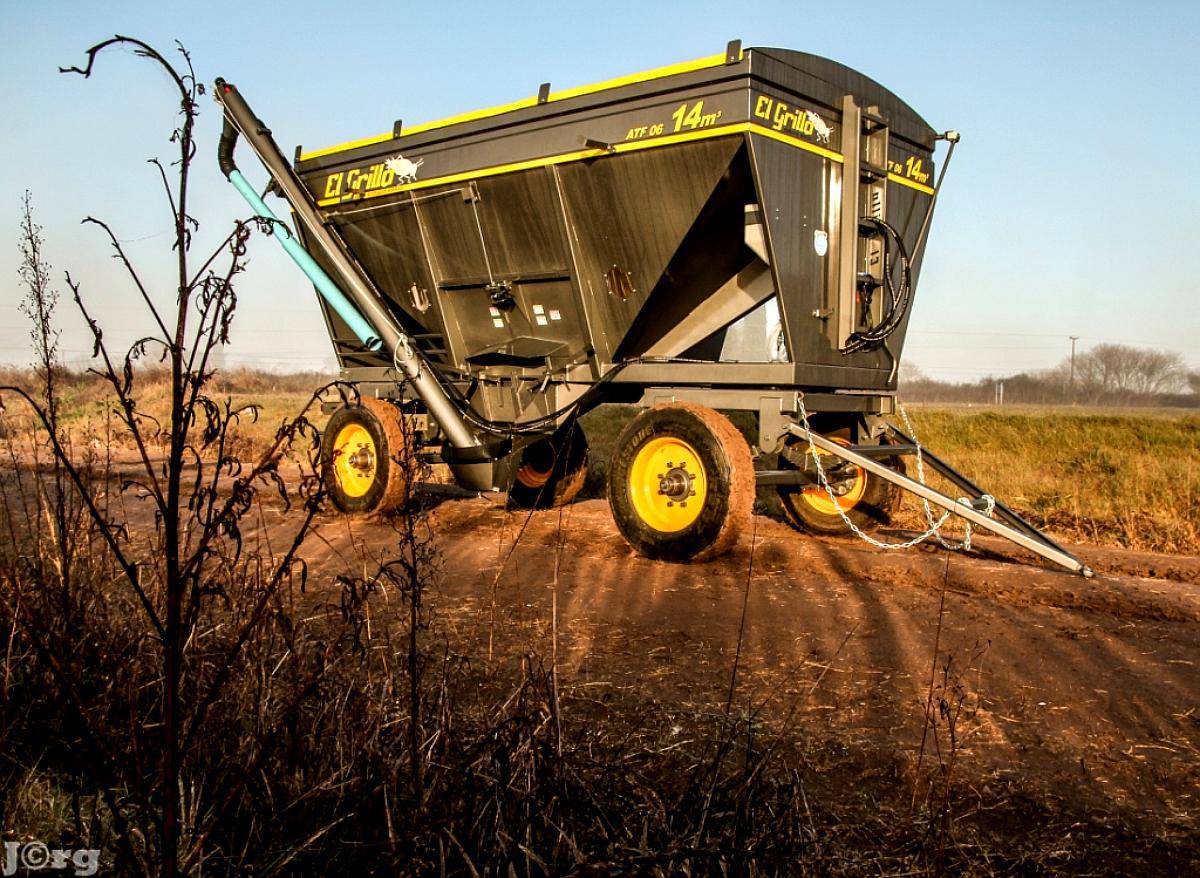 Acoplado Tolva P/ Sem/fert de 14 M3