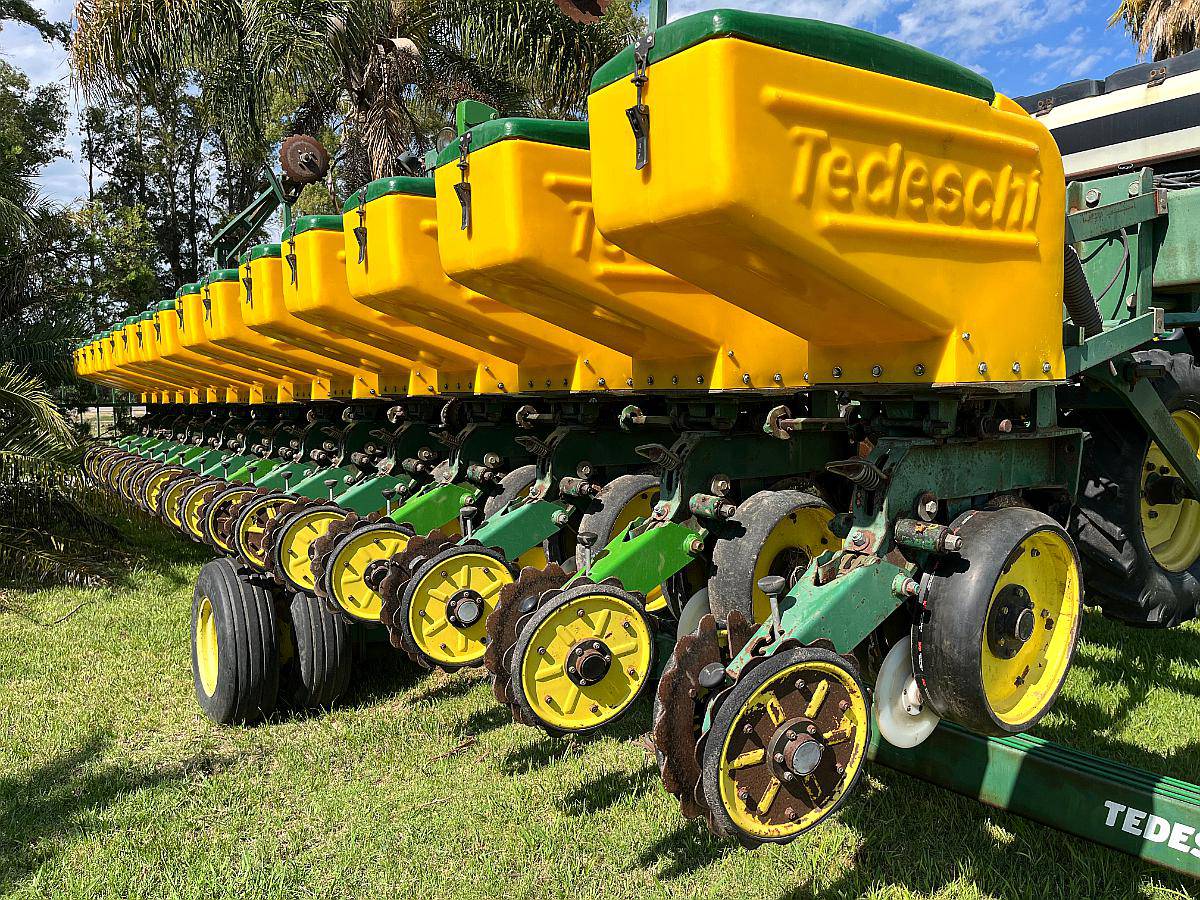 Tedeschi M99 16 a 52cm. Fertilización Lateral