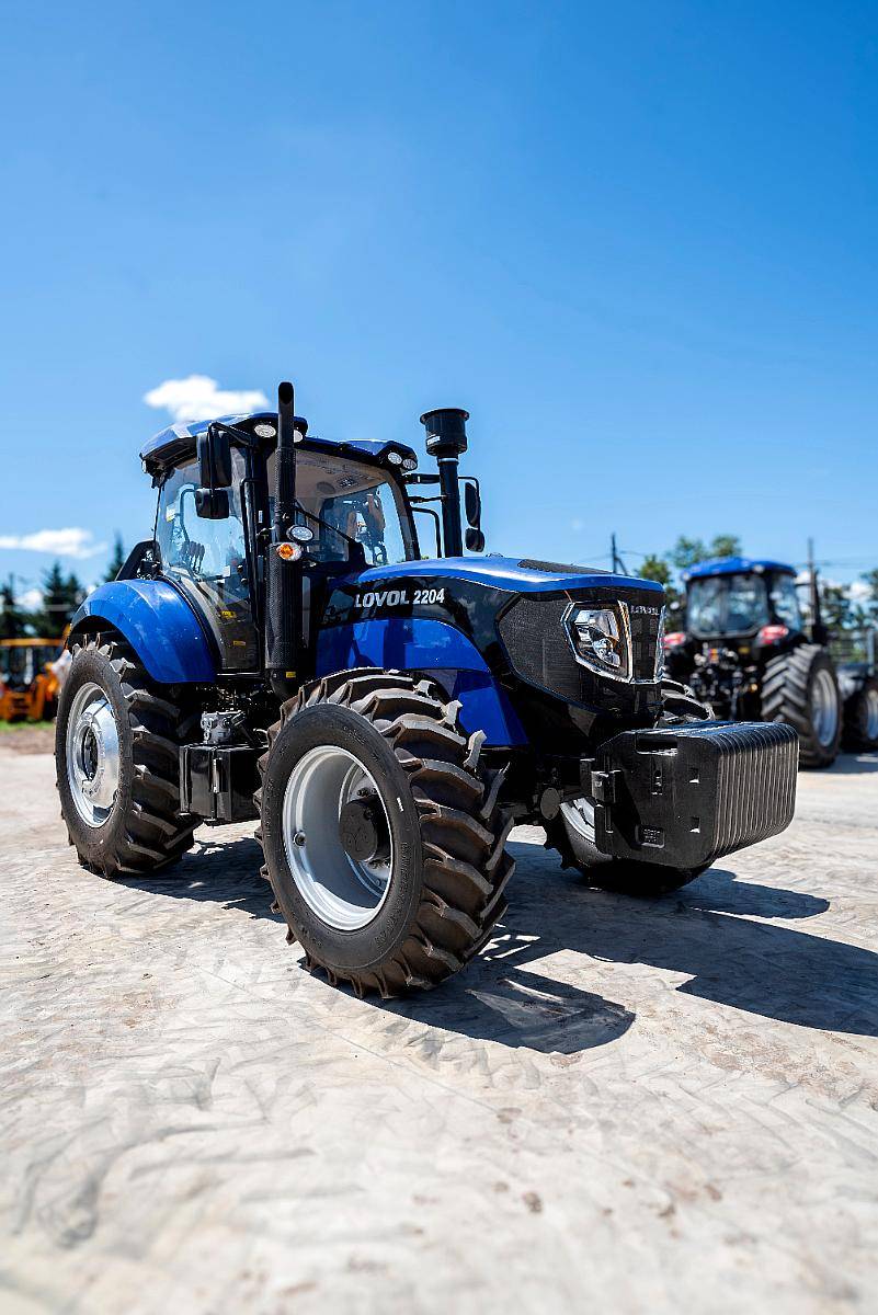 Tractor Lovol TR2204 220hp 4X4 3 Puntas Ruedas Duales