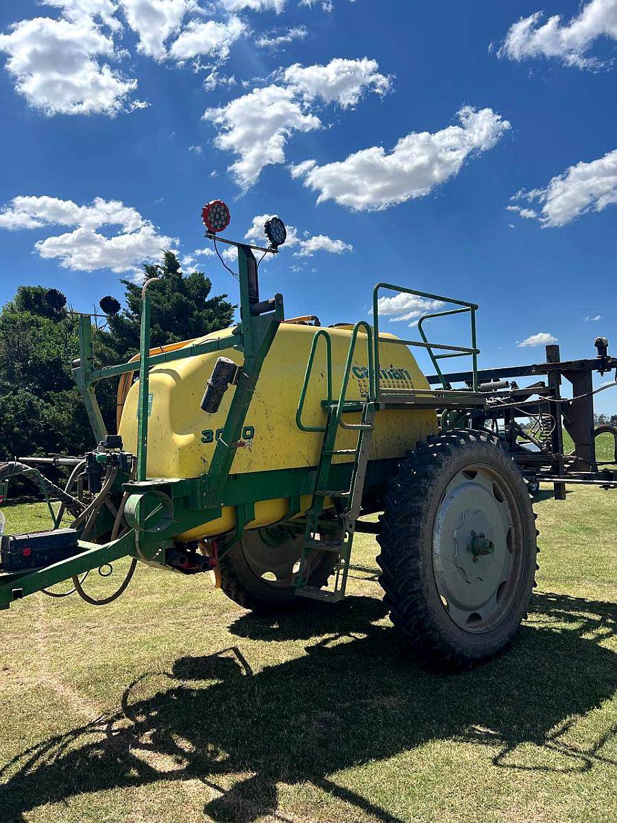 Pulverizadora de Arrastre Caiman Serie 3000