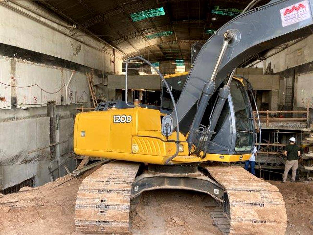 Excavadora John Deere 120d. Mod 2010
