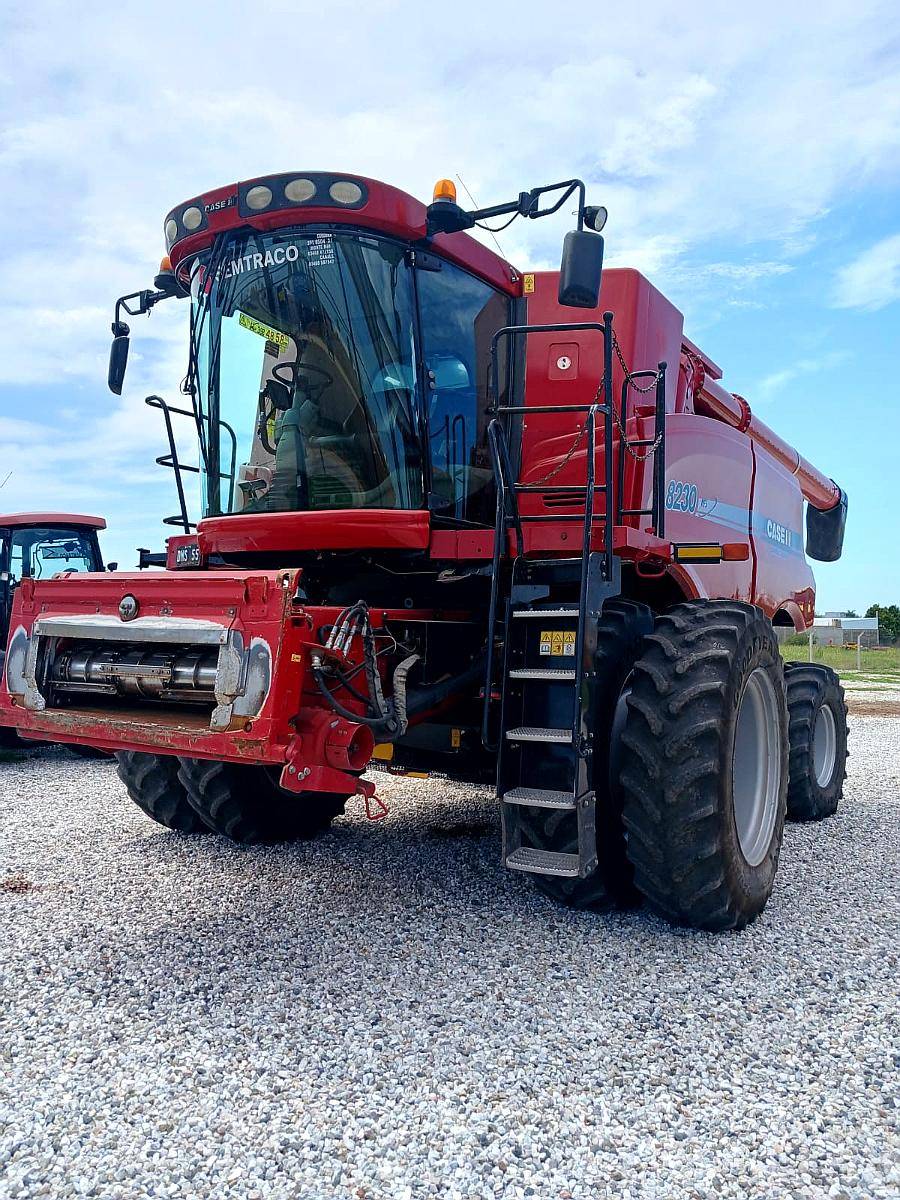 Case IH Axial Flow 8230 - año 2017