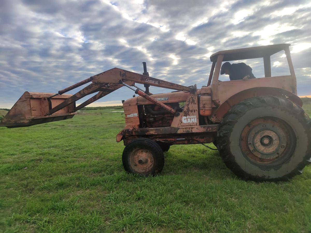 Tractor con Pala Frontal Fiat R60 Recomendado Usado