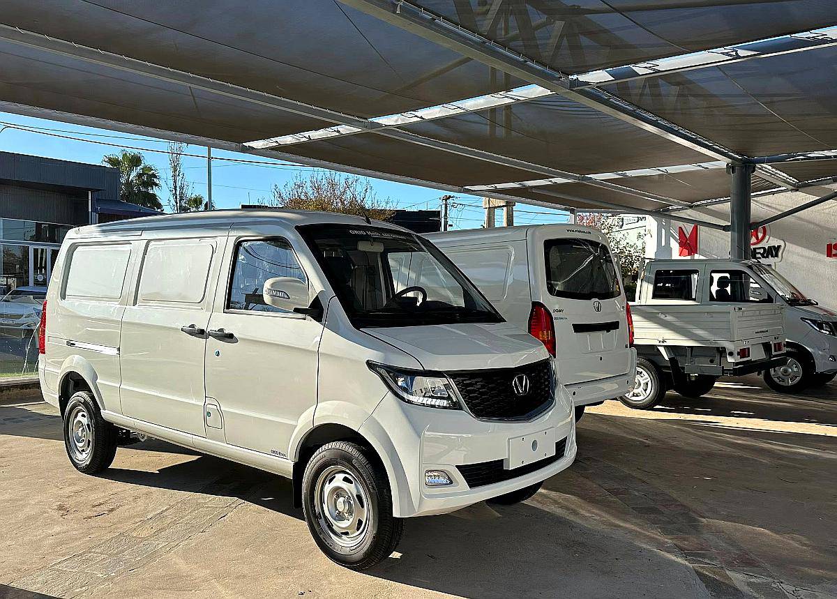 Domy 1.5 L 104hp Furgon 2 PLC V1 0km MY2026 Orio Hnos