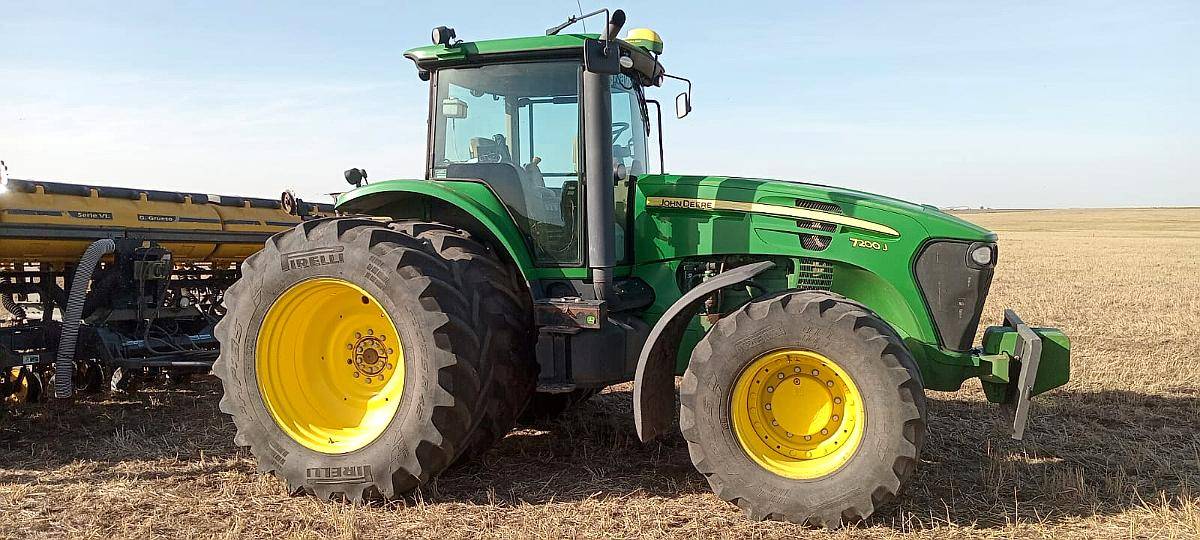 Tractor John Deere 7 200j año 2019.