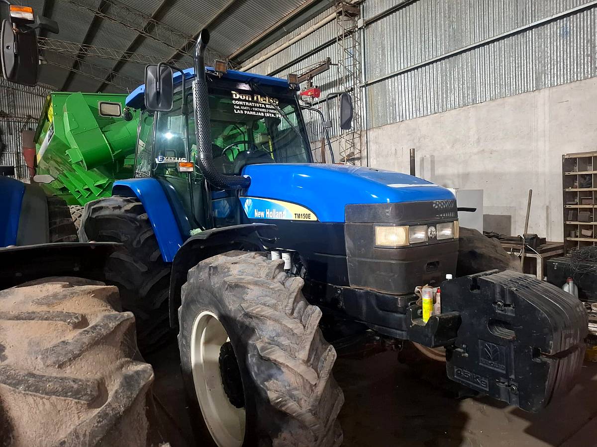 Tractor New Holland TM150