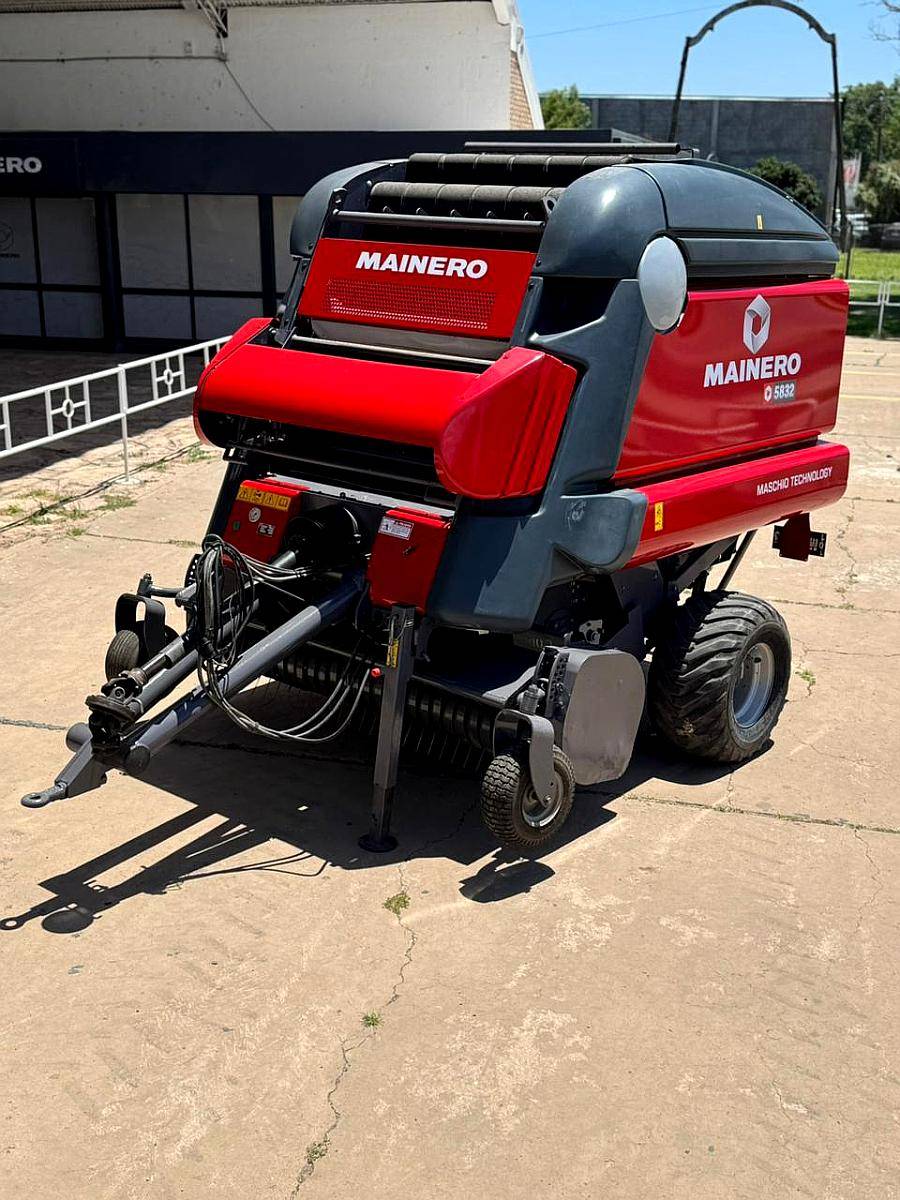 Rotoenfardadora Mainero 5832 con Cutter