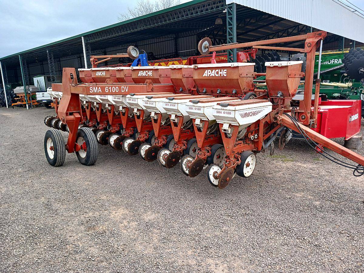 Sembradora Apache 6100 de 13 Lineas a 52,5 cm