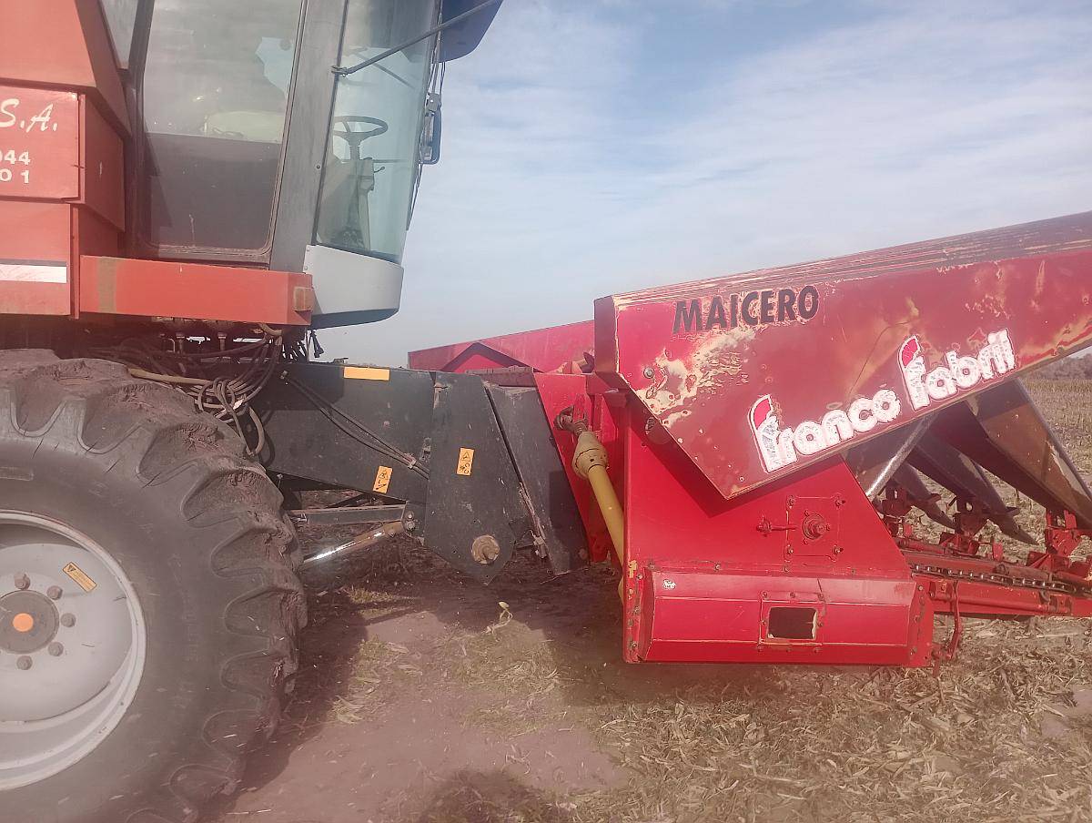 Massey FERGUSON34 MÁS Maizero y Tolva de 14