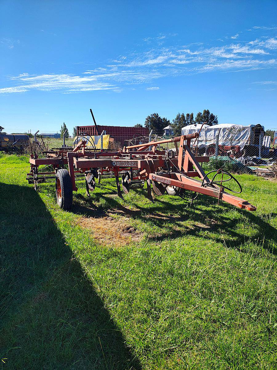 Subsolador Budassi de 9 Timones con Rolos
