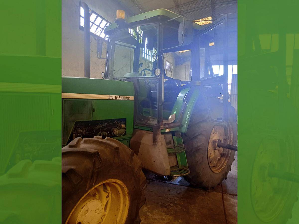 Tractor John Deere 7500, año 2000