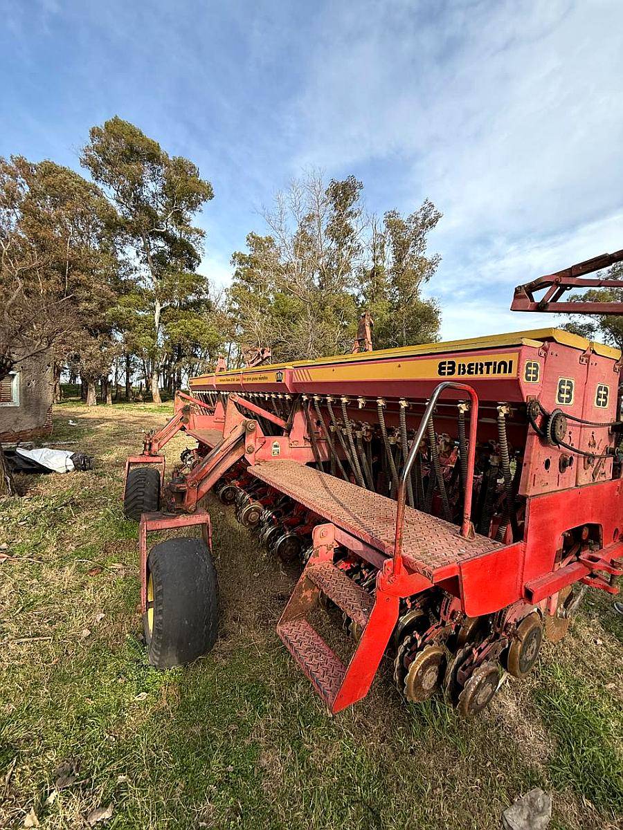 Sembradora Bertini 32000 de 30 a 22