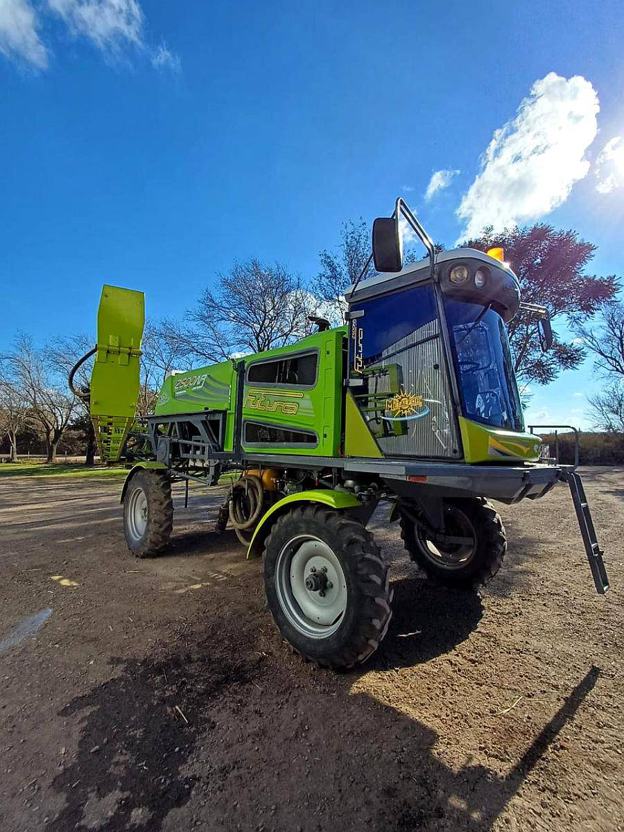 Pulverizador Metalfor, Futura 2500 AR, año 2009, Computadora