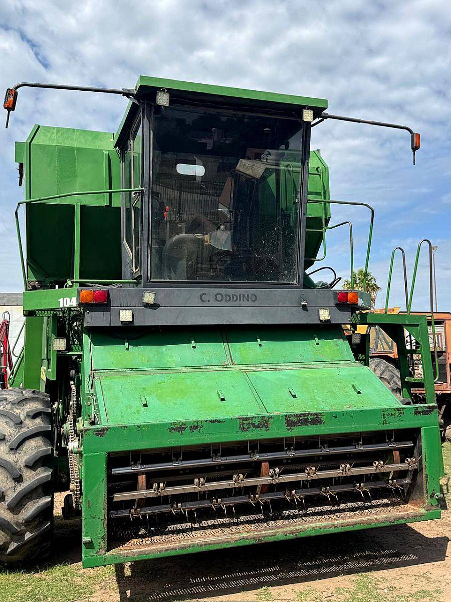 Cosechadora de Mani Leonarth Doble Hilera Autopropulsada