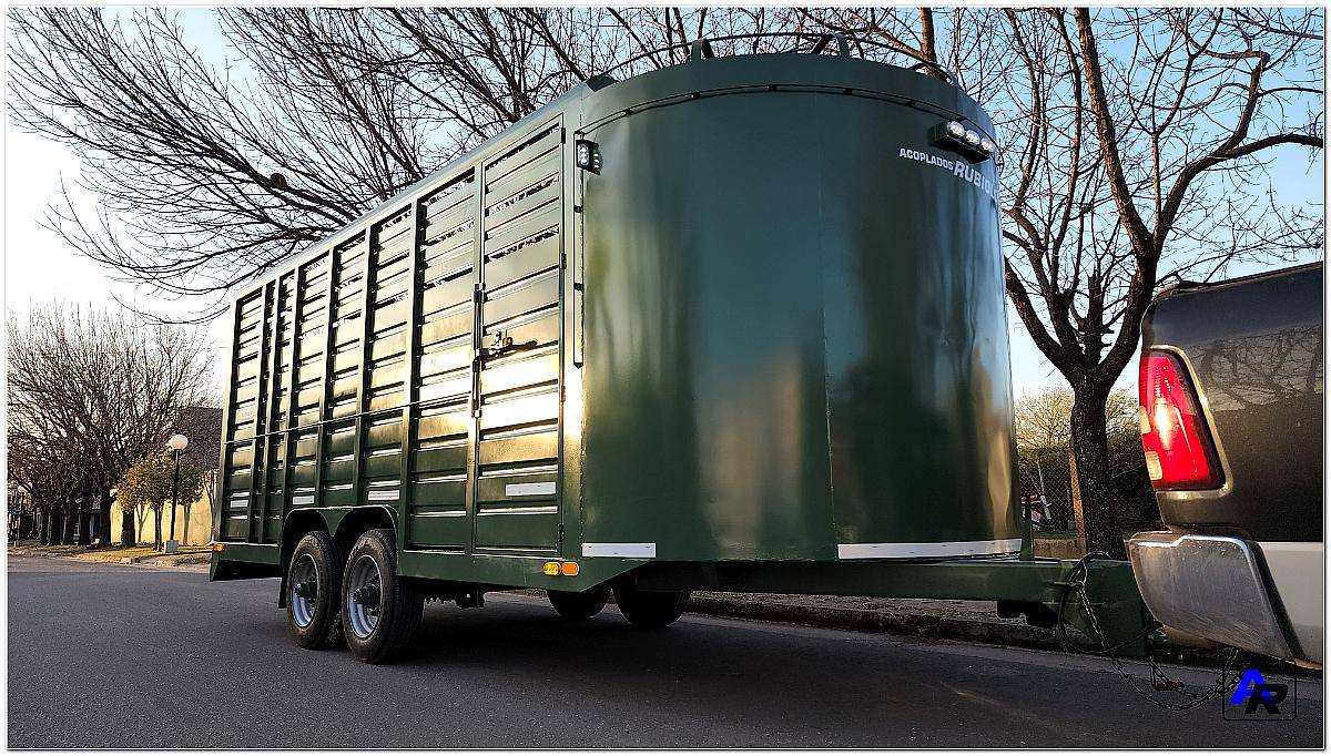 Acoplado Trailer Jaula para Caballos. Dos Ejes.