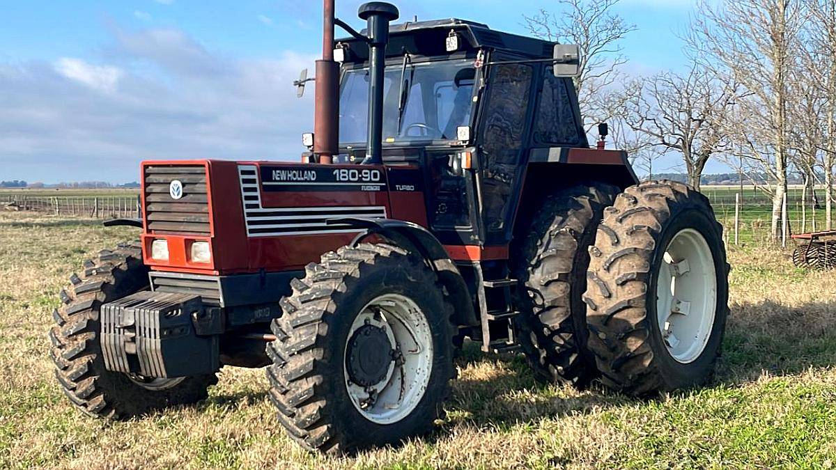 New Holland 180-90 con Piloto Trimble