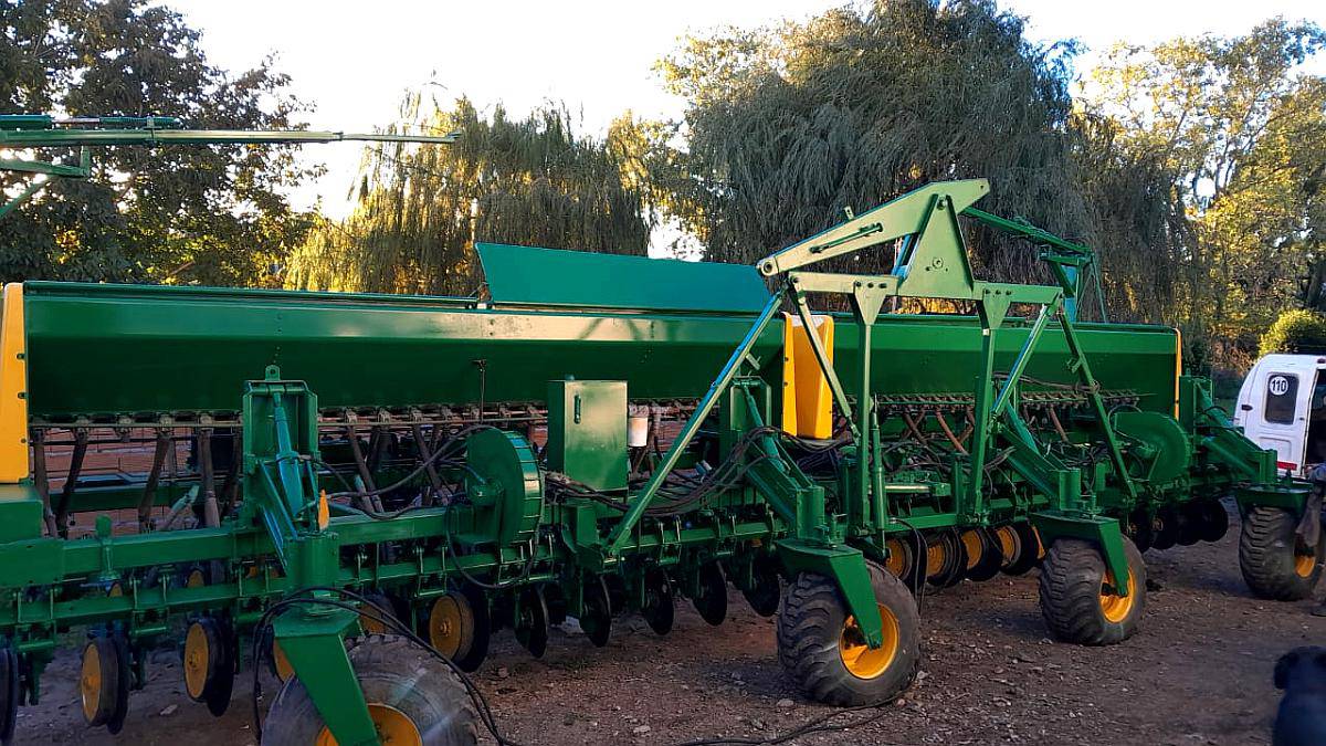 Sembradora Pierobon MD 21-48 Monodisco