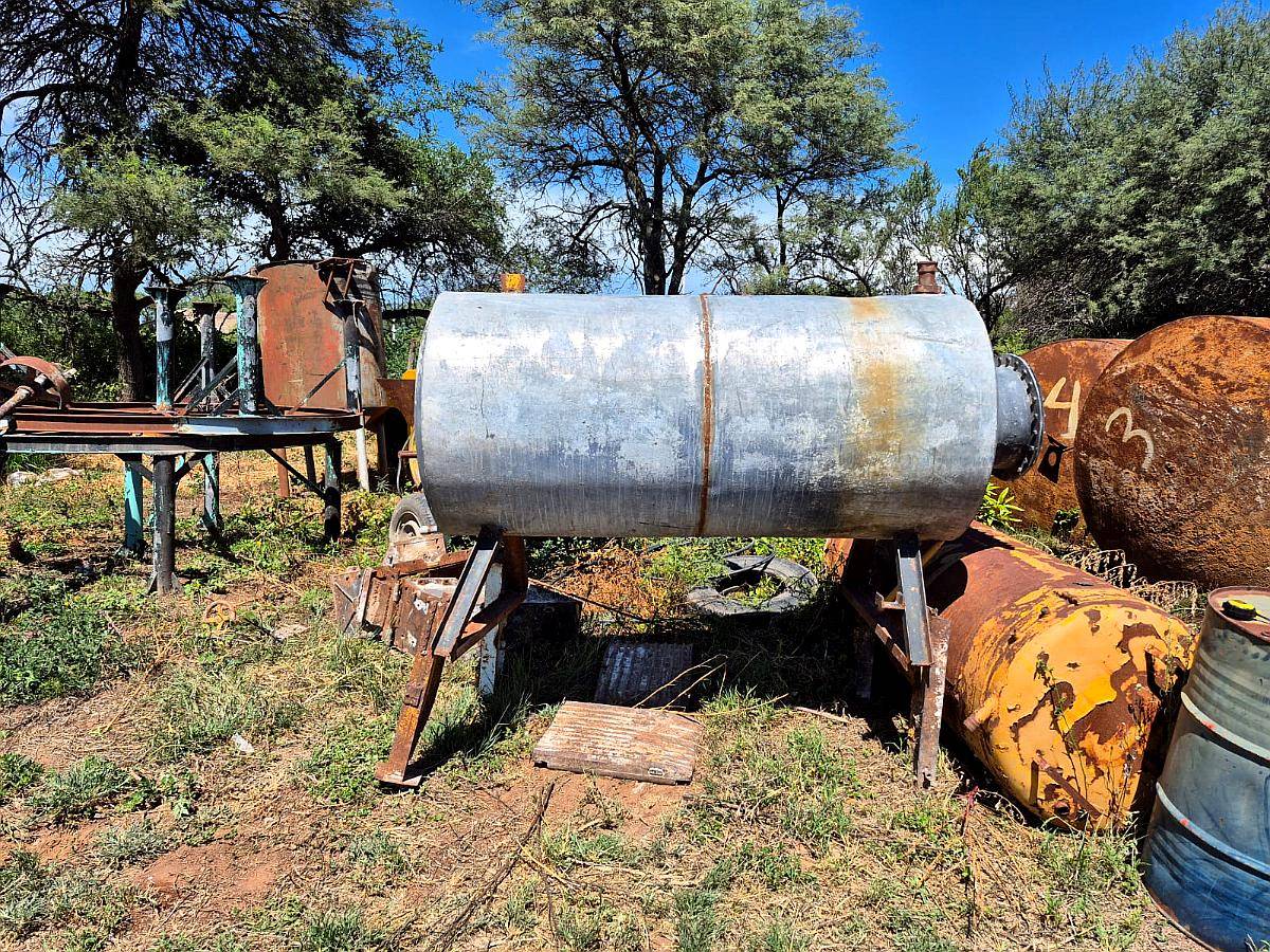Tanque Galvanizado 1.300l , con Base de Apoyo.
