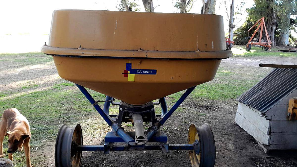Fertilizadoras Tanzi Tipo Pendular P/ 1800kg